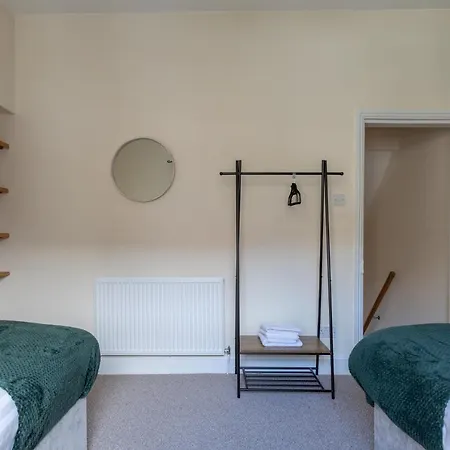 Holiday home Milton Stays: Cosy Centre House With Garden And Parking