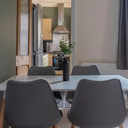 Milton Stays: Cosy Centre House With Garden And Parking Holiday home York
