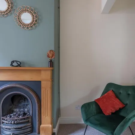 Milton Stays: Cosy Centre House With Garden And Parking Holiday home *