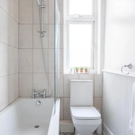 Milton Stays: Cosy Centre House With Garden And Parking * York