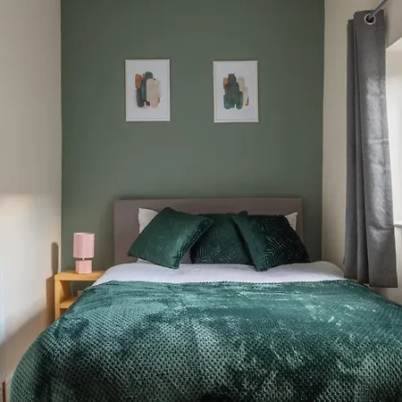 Milton Stays: Cosy Centre House With Garden And Parking
